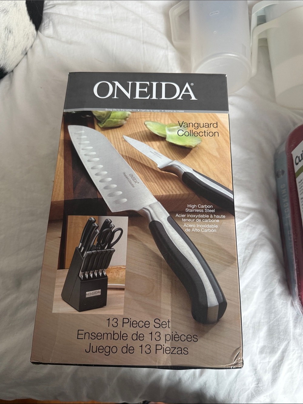 BNIB Oneida Vanguard Collection 13-Piece Knife Set in Black and Silver